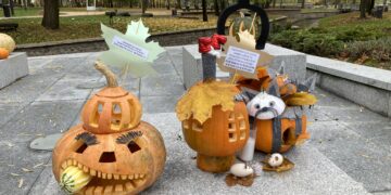 ,,Šviečianti moliūgų alėja" Marijampolėje