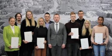 Įteiktos stipendijos kolegijos studentams ir profesinio rengimo centro moksleiviams