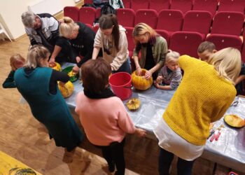 Kudirkos Naumiestyje vyko moliūgų skaptavimo talka