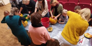 Kudirkos Naumiestyje vyko moliūgų skaptavimo talka