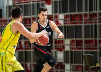 Marijampoliečiai užtikrintai žygiuoja NKL starte