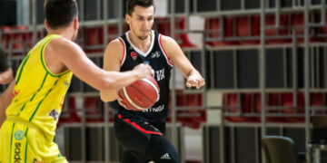 Marijampoliečiai užtikrintai žygiuoja NKL starte