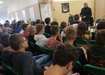 „Rudens literatūriniai skaitymai“ Punsko licėjuje. Kalba Viktoras Rudžianskas.