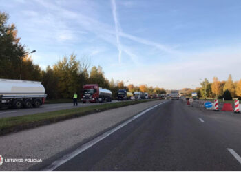 Tikrintas krovininis transportas ir autobusai – ne visi paisė nustatytos tvarkos kelyje