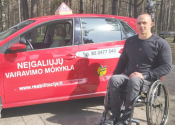 Kviečiama išmokti ir išsilaikyti vairuotojo pažymėjimą asmenims, kuriems reikalingas rankinis automobilio pritaikymas