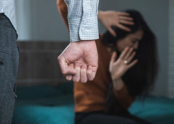 Alkoholis pridarė problemų – po smurto protrūkių neblaiviems asmenims teko pasisvečiuoti sulaikymo patalpose