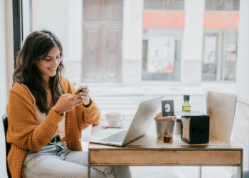Meilei netaupo: žmonės daugiau perka mokamas pažinčių programėlės paslaugas