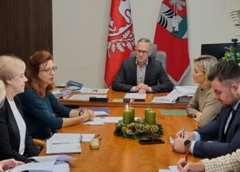 Šakiuose aptarti darbuotojų trūkumo klausimai