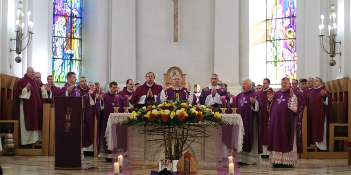 Šv. Mišios už mirusius Vilkaviškio vyskupijos dvasininkus