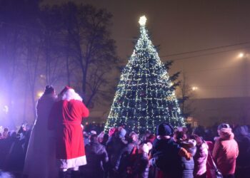 Kybartuose įžiebta Kalėdų eglutė