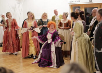 Teatralizuotos edukacinės istorinių kostiumų ir šokių programos pristatymas