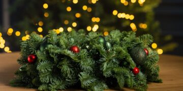 Papuoškite namus šventėms: sukurkite kalėdinį vainiką patys