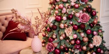 Paskutinės minutės eglutė: nauja tendencija medį puošti džiovintais augalais ir gėlėmis