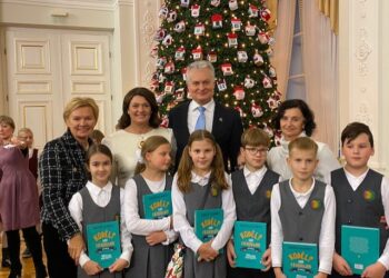 Marijampolės savivaldybės mokiniai dalyvavo eglutės įžiebimo šventėje Prezidentūroje