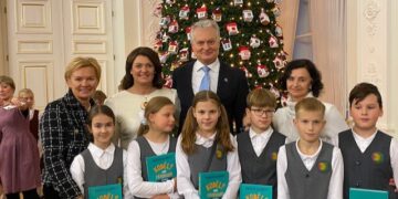 Marijampolės savivaldybės mokiniai dalyvavo eglutės įžiebimo šventėje Prezidentūroje