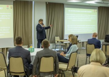 Marijampolės savivaldybės švietimo įstaigų vadovams pristatytos jaunimo progresinio finansinio raštingumo ir verslumo programos