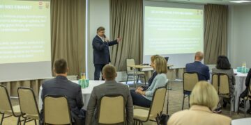 Marijampolės savivaldybės švietimo įstaigų vadovams pristatytos jaunimo progresinio finansinio raštingumo ir verslumo programos