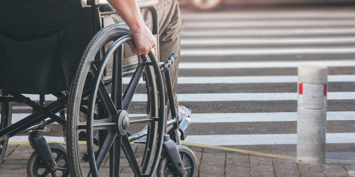 Neįgalumas neįgaliojo vežimėlis @ freepik