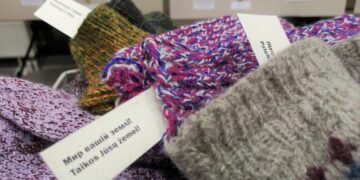 Šakiuose megztos kojinės ukrainiečiams