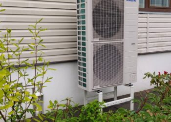 Kuo šildymo sistema oras-vanduo pranašesnė už kieto kuro?