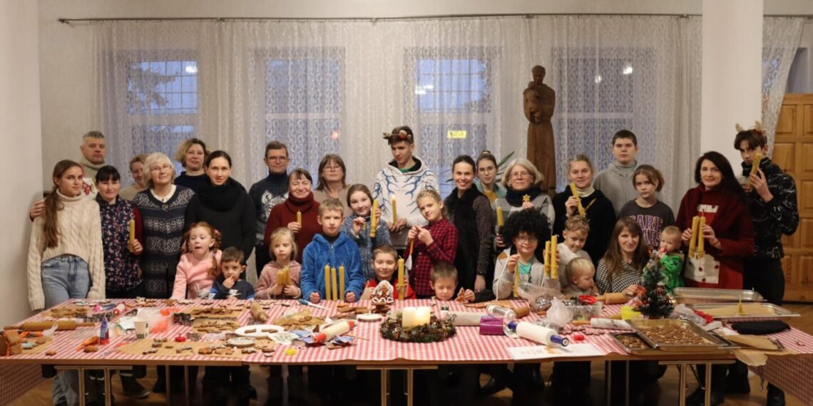 Vilkaviškio dekanato šeimos centro komanda surengė Kalėdines dirbtuves