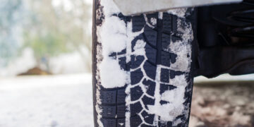 Pusnys ir apledėjusi kelio danga: patarimai, kaip elgtis prie vairo