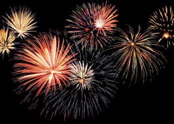 Kaip saugiai elgtis su pirotechnikos priemonėmis