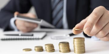 Nuo sausio bus pratęstas elektros kainos kompensavimas: ką tai reikš vartotojams