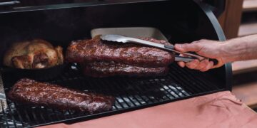 Kalėdų stalui – šonkauliukai: skirtingų pasaulio šalių įkvėpti receptai