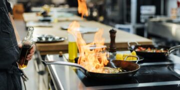 Ugniagesiai gelbėtojai švenčių proga dalijasi patarimais, kaip Kalėdas sutikti saugiai