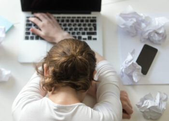 Psichologė įvardija, kaip atpažinti ir įveikti profesinį perdegimą: vien atostogų gali neužtekti