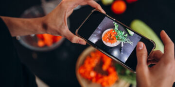 Pasiruošimas kalėdiniam vaišių stalui: programėlės, padėsiančios ne tik nustebinti, bet ir sutaupyti