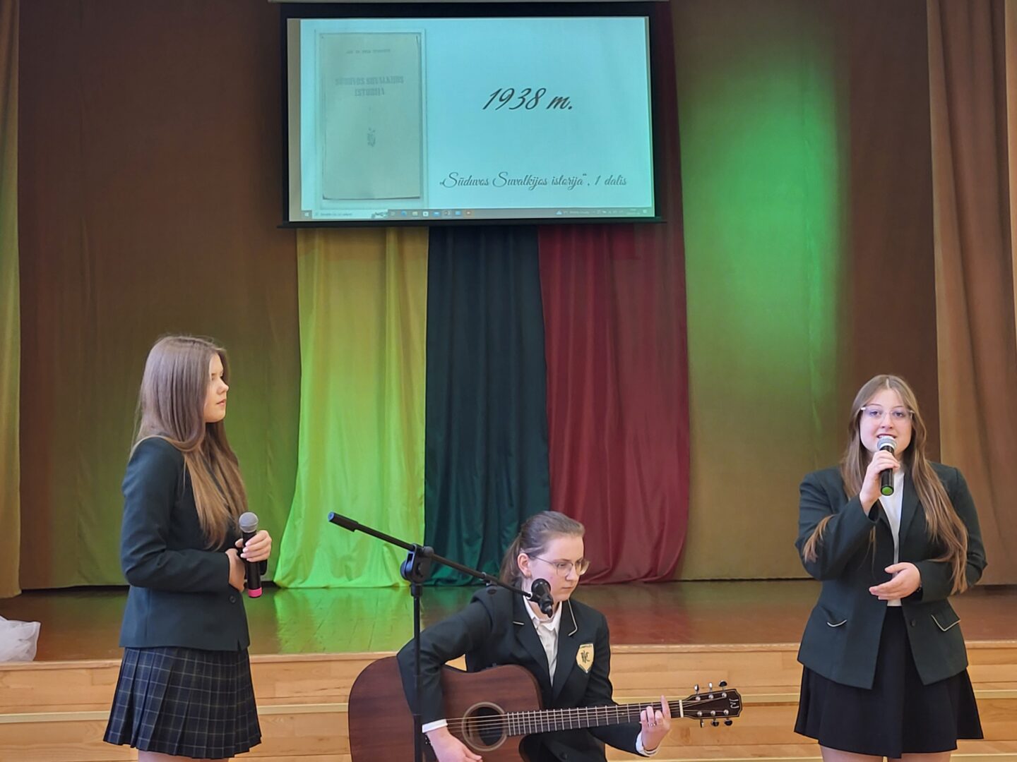 Rygiškių Jono gimnazijos mokiniai džiugino dainomis