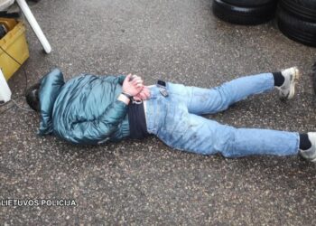 Vogtas „Mercedes-Benz CLA 200“ kelias dienas paliktas stovėjo užvestu varikliu