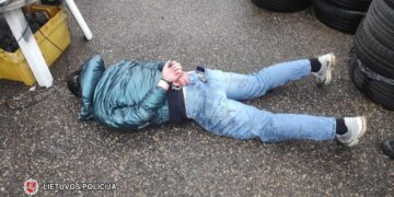 Vogtas „Mercedes-Benz CLA 200“ kelias dienas paliktas stovėjo užvestu varikliu