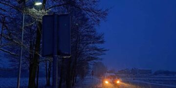 Šakių savivaldybėje tęsiamas autonominių šviestuvų diegimas