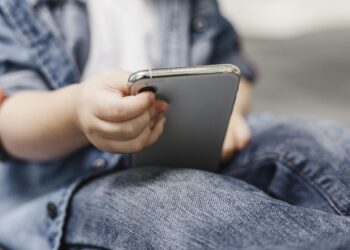 Nežinote kaip užimti sergantį vaiką? Padės išmanūs sprendimai