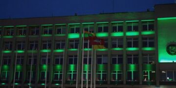 Marijampolės savivaldybės administracijos languose sužibo atminimo liepsnelės