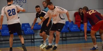 Salės futbolo pirmenybėse pirmauja „Niekur nežaidę“ futbolininkai