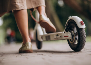 Vidury baltos dienos: iš laiptinės pavogtas elektrinis paspirtukas