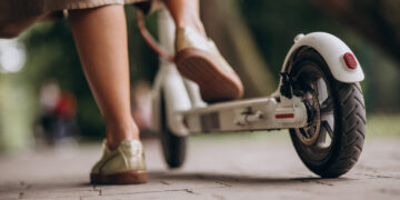 Vidury baltos dienos: iš laiptinės pavogtas elektrinis paspirtukas