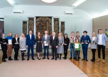Apdovanoti aktyviausi jaunuoliai ir jaunimo organizacijos