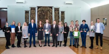 Apdovanoti aktyviausi jaunuoliai ir jaunimo organizacijos