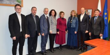 Pasirašyta bendradarbiavimo sutartis tarp savivaldybės ir VDU