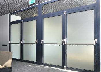 Plieninės priešgaisrinės durys – puikus sprendimas Jūsų komercinėms ar pramoninėms patalpoms