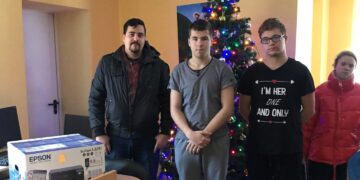 UAB „Komotos servisas“ vadovas Markas Barčaitis padovanojo kompiuterinės technikos