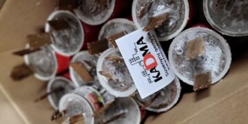 Nuteistieji gamina žvakes Ukrainai