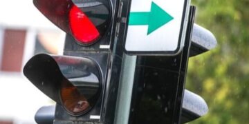 Vairuotojų dėmesiui! Dėl eismo organizavimo tvarkos pakeitimų sankryžose darant kairįjį posūkį