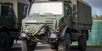 Avarijoje apvirto kariškių sunkvežimis – yra sužeistų