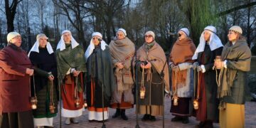 „Pavasario lygiadienis - Šviesos upė“ reginys Poezijos parke!